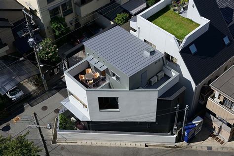 harchitects designs triangular house  japan