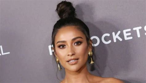 shay mitchell body measurements height weight bra size shoe size