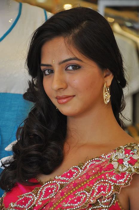 desi actress nisha shah latest cute saree photos ~ tamil actress
