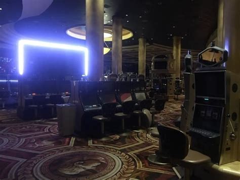 Lights Out A Look Inside Caesars Palace As It Waits To Reopen Ksnv