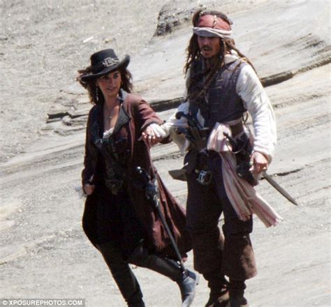 johnny depp and penelope cruz smooch on set of new pirates of the
