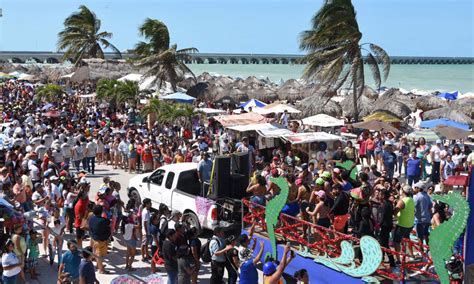 mil personas acudieron al puerto de progreso  disfrutar del paseo dominical del carnaval