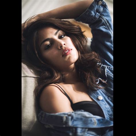 Rhea Chakraborty Hot Pics And Sexy Lingerie Photos