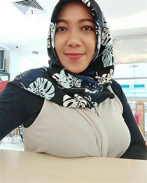 Pin Oleh Komeng Komeng90 Di Hijab Stylist 4 Di 2021