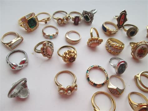 large lot vintage avon jewelry costume rings   pieces