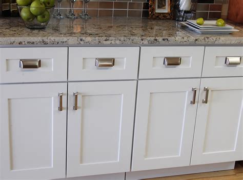 white shaker kitchen cabinet doors  chrome handles