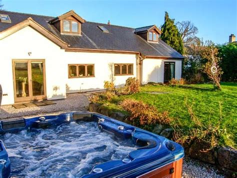 8 Best Cottages With Hot Tubs Images On Pinterest Bubble