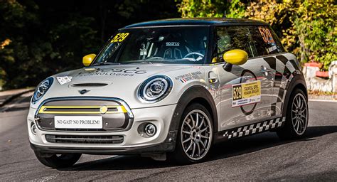 mini cooper se electric hatchback   rallying debut carscoops