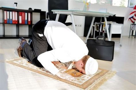 muslim prayer rooms forced  american businesses theyre coming  heres