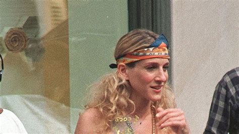 Carrie Bradshaw S Craziest Outfits On Sex And The City Glamour