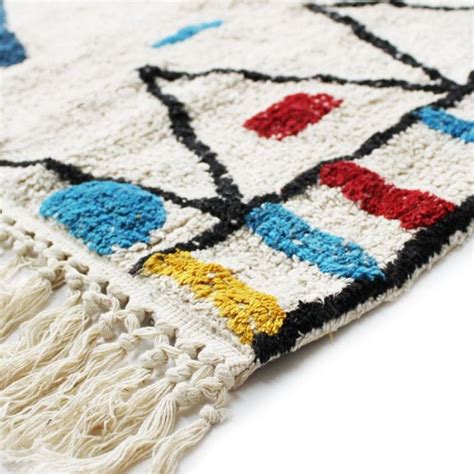 tapis berbere    cm blanc motifs colores selency