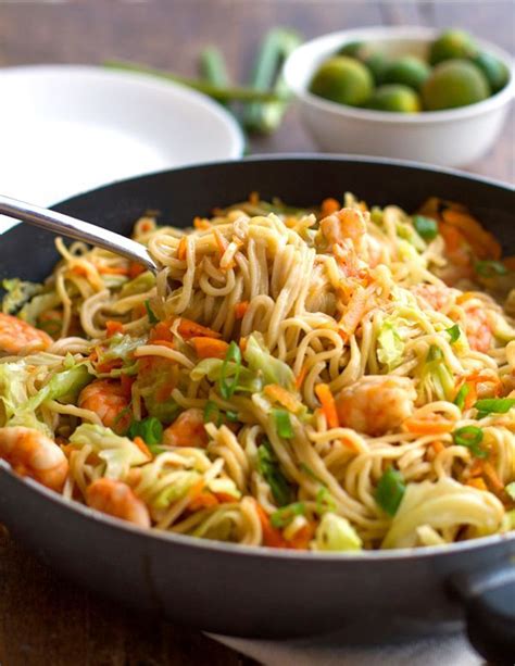 stir fried noodles with shrimp and vegetables {filipino pancit canton
