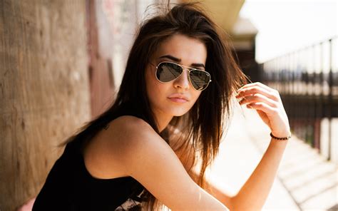 Wallpaper Girl With Sunglasses 2560x1600 Hd Picture Image