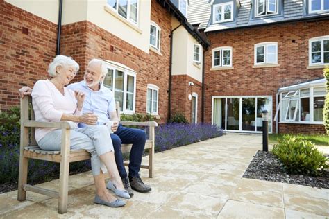 6 things to consider before choosing a retirement home