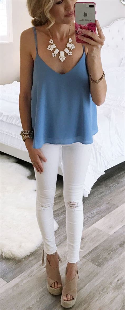 spring fashion blue top and white ripped skinny jeans and brown suede platform sandals Модные