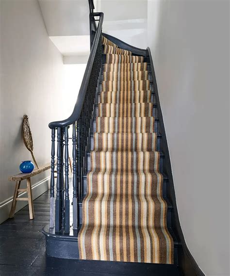 stair carpets  pick    fabulous flooring  staircases  landings