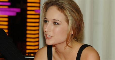 crush of the day leelee sobieski hottest cleavage show