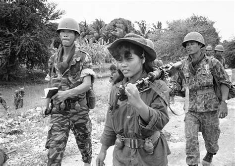 تصاویر زنان جنگجو و نظامی در جنگ