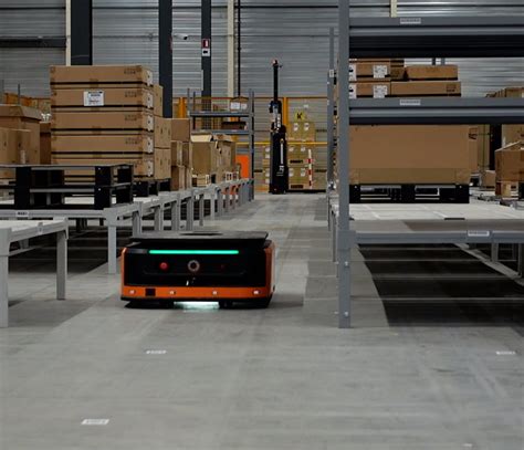 dhl zet als eerste logistieke centrum   voor automatisering