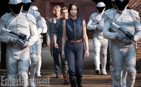 The Hunger Games Catching Fire Stills Johanna And Katniss