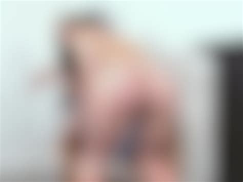 Sacha Strips Naked On Her Brown Wicker Chair Vidéos Porno Gratuites