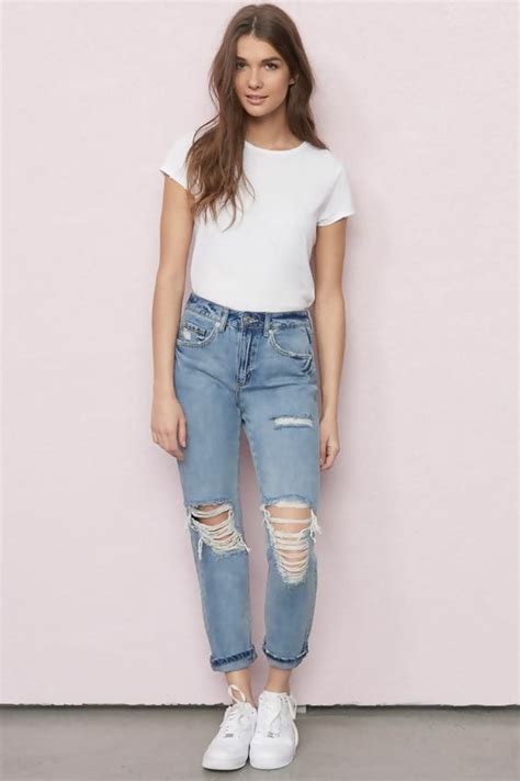 Stylish Ideas How To Create The Perfect Ripped Jeans Outfit