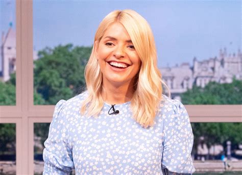 holly willoughby s black leather mini skirt is the autumn piece you need