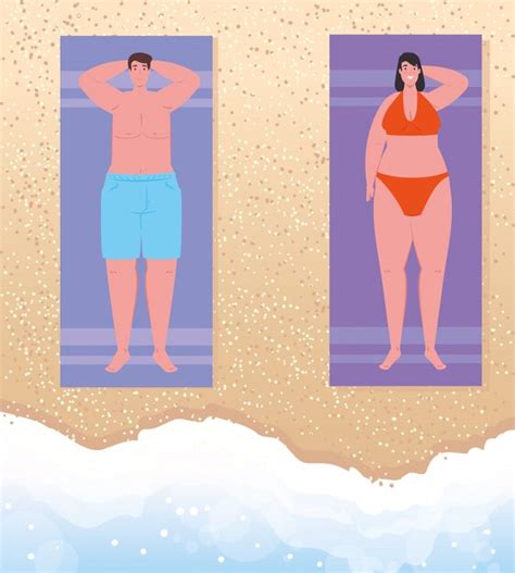 Vista Aérea Casal Na Praia Homem E Mulher Tomando Banho De Sol Na