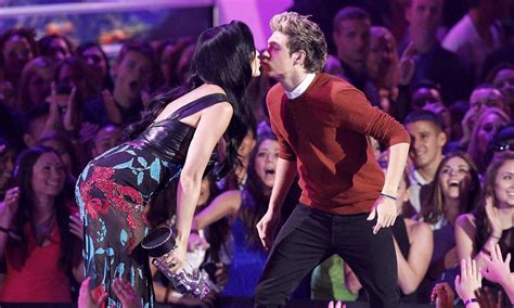 Katy Perry Plays The Perfect Cougar As She Kisses One Direction Star