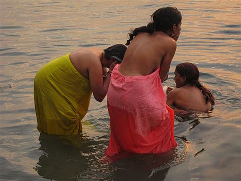 naked indian women bathing photo porno