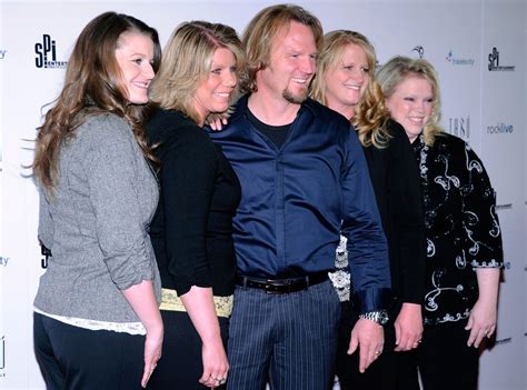 sister wives kody brown divorces one woman to marry another e