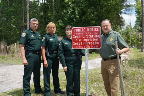 sex offenders in florida now have warning signs outside