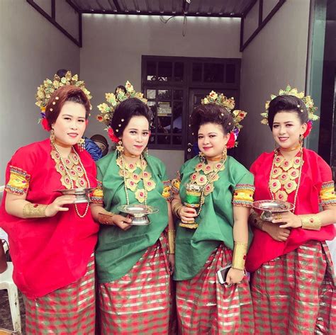 baju baju tradisional indonesia  terkenal