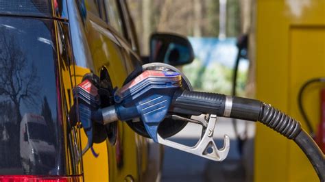 benzinpreise guenstiger tanken  app ndrde ratgeber verbraucher