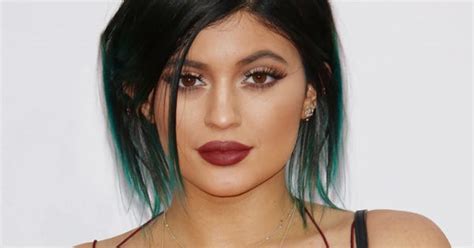 kylie jenner false eyelashes instagram photo