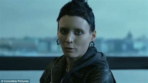 the girl with the dragon tattoo trailer first look at rooney mara as