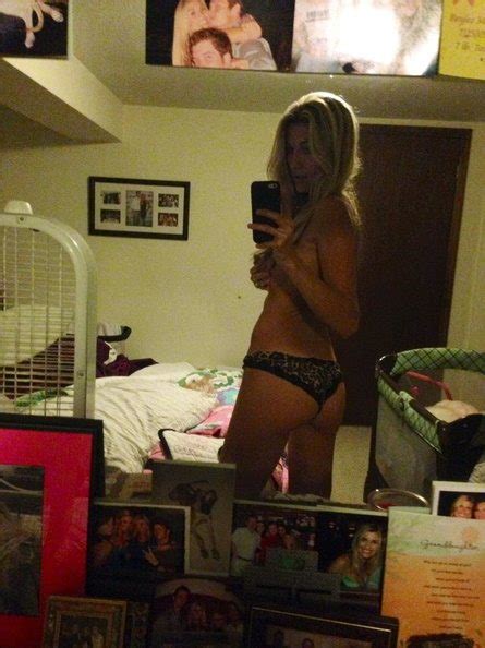 Naked Lindsay Clubine In Icloud Leak Scandal