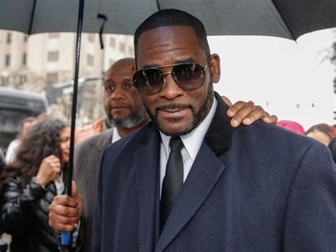 R Kelly Jurors In Chicago Trial To Be Shown Video Of The Singer