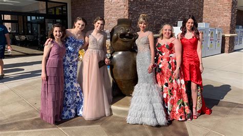 teens pose at buc ee s for truly texas prom photos