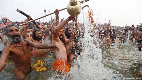Millionen Pilger Baden Beim Kumbh Mela Fest Im Ganges Aktuell Asien