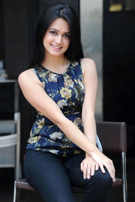 actress kriti kharbanda cute smiling photos movie photos gallery
