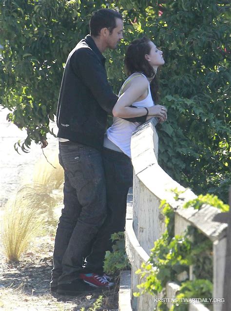 Kristen Stewart Spotted In Tears After News Of Cheating On Robert