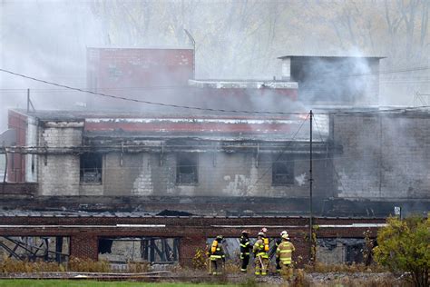 structure fire  downtown manitowoc   contained