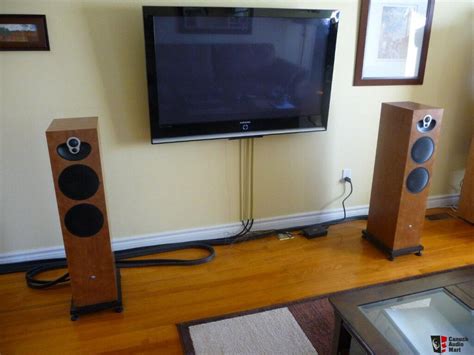 linn majik  speakers  upgraded stands photo  canuck audio mart