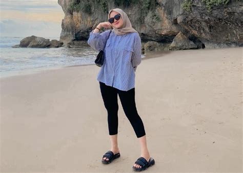 16 Style Ootd Ke Pantai Dengan Hijab Cantik Anti Gerah