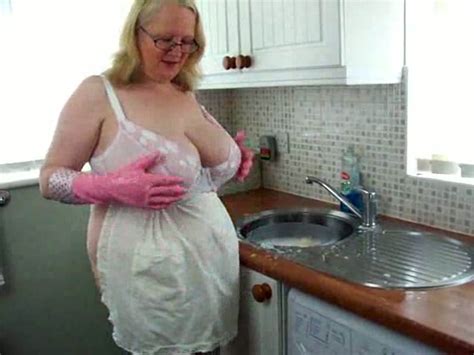 my phat mature russian wife does kitchen work exposing her