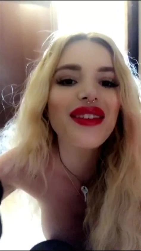 Bella Thorne Mostrando Sus Tetas Desnudas Fotos Porno Xxx Fotos