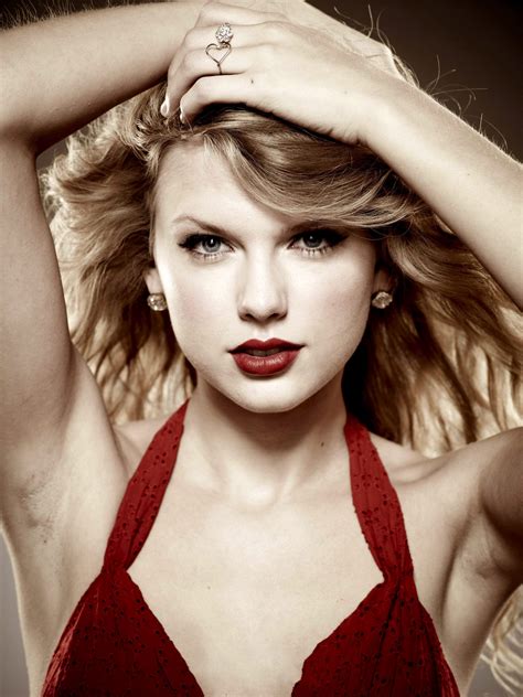 Taylor Swift [mic] Celebrities Celebrity Look Taylor Swift