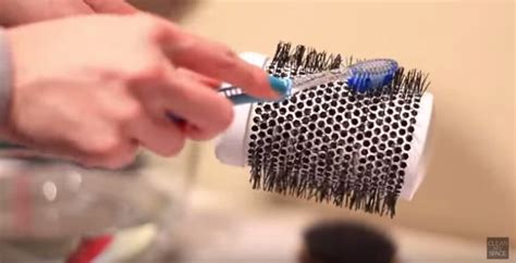 hair brushes  dirty clean    easy tricks