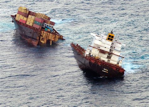 cargo ship wrecked   zealand photo  pictures cbs news